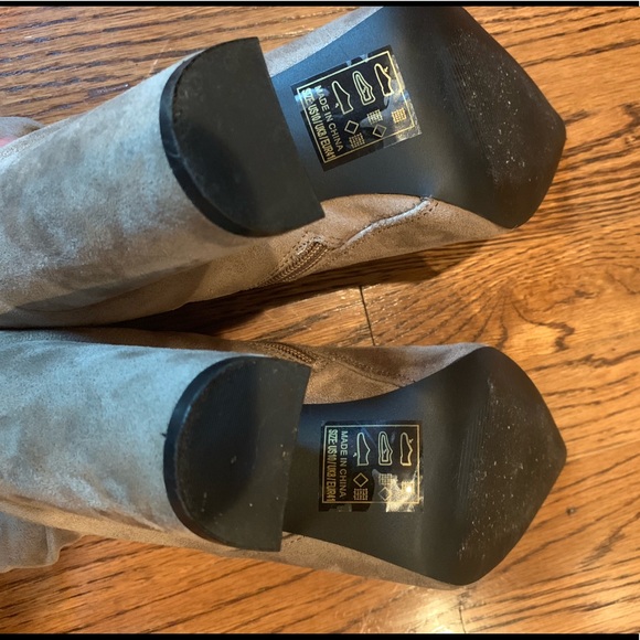 NWOT Qupid suedette ankle booties - Picture 2 of 4